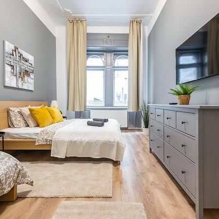 Deluxe Kazincy Apartment In The Heart Of Будапеща Екстериор снимка