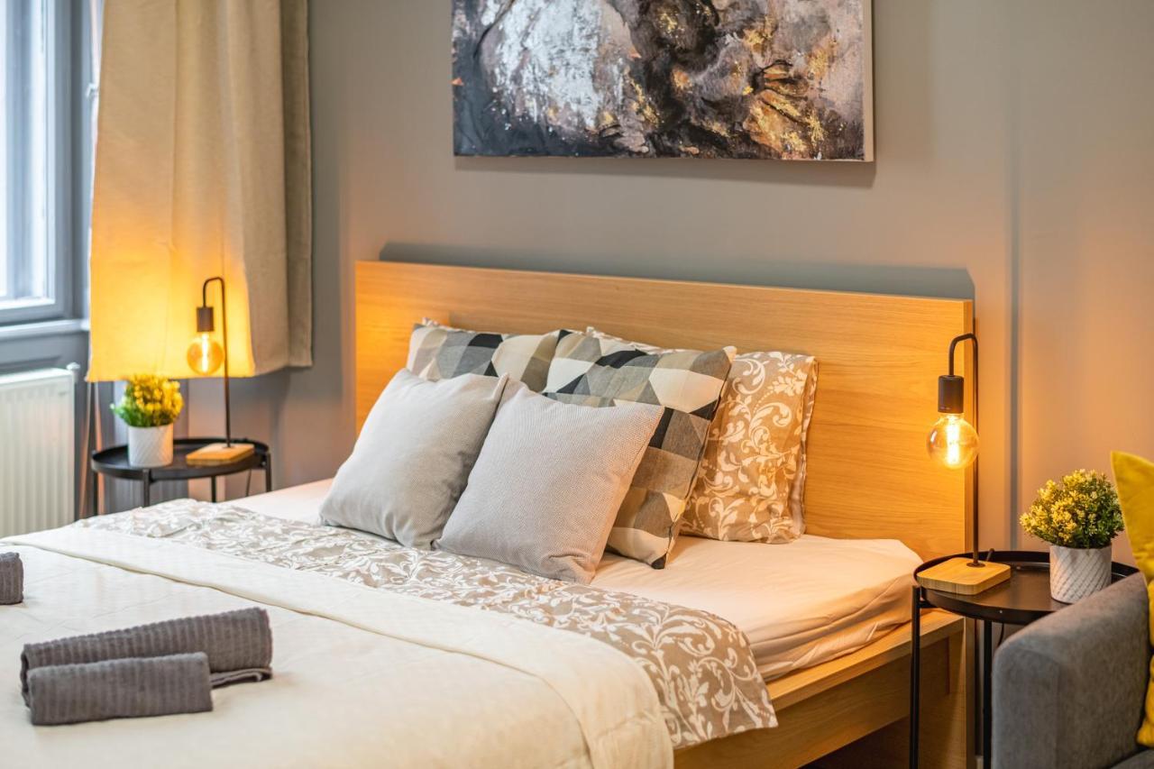 Deluxe Kazincy Apartment In The Heart Of Будапеща Екстериор снимка