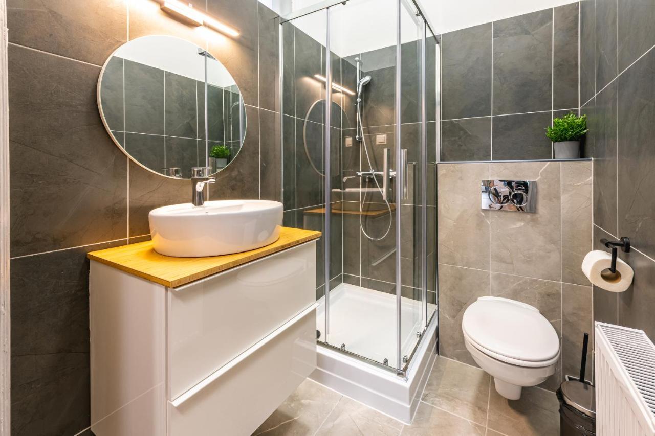 Deluxe Kazincy Apartment In The Heart Of Будапеща Екстериор снимка