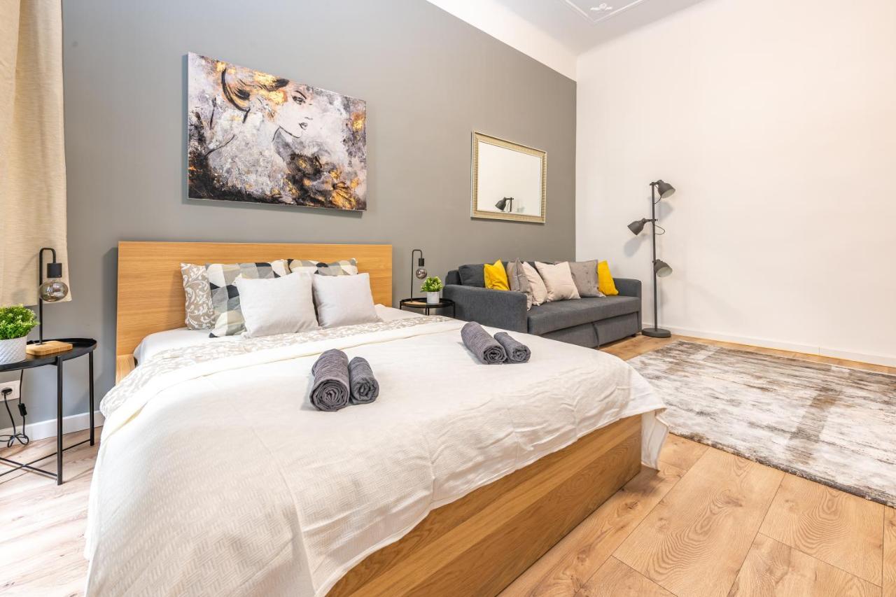 Deluxe Kazincy Apartment In The Heart Of Будапеща Екстериор снимка
