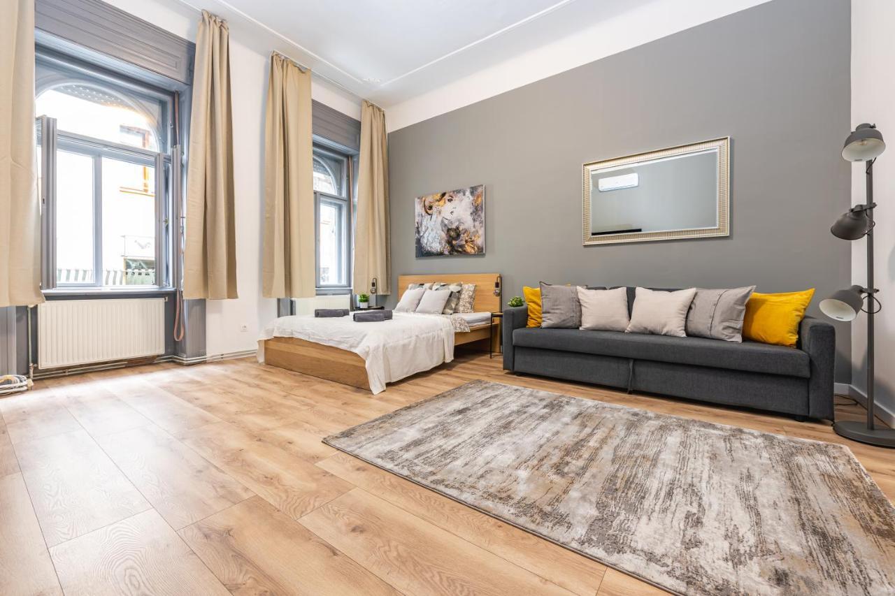 Deluxe Kazincy Apartment In The Heart Of Будапеща Екстериор снимка