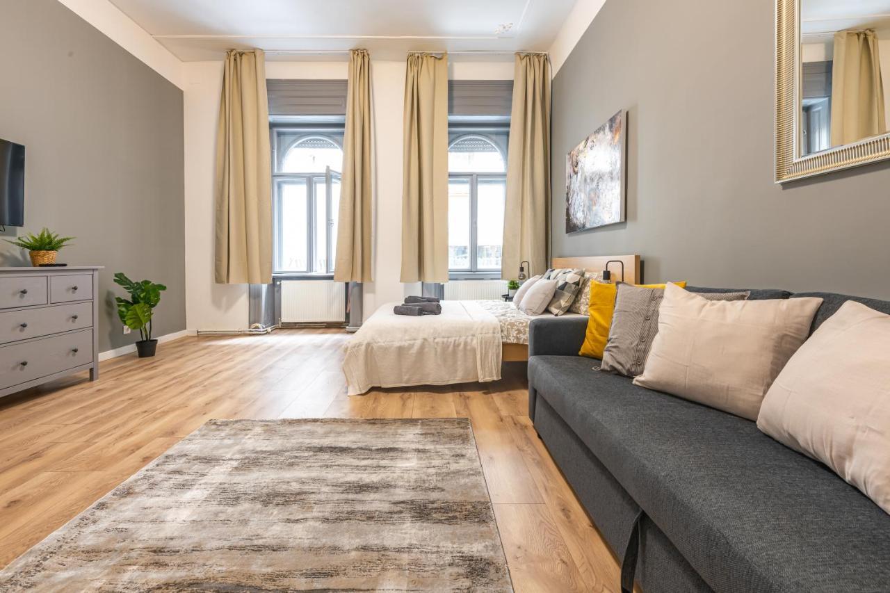 Deluxe Kazincy Apartment In The Heart Of Будапеща Екстериор снимка