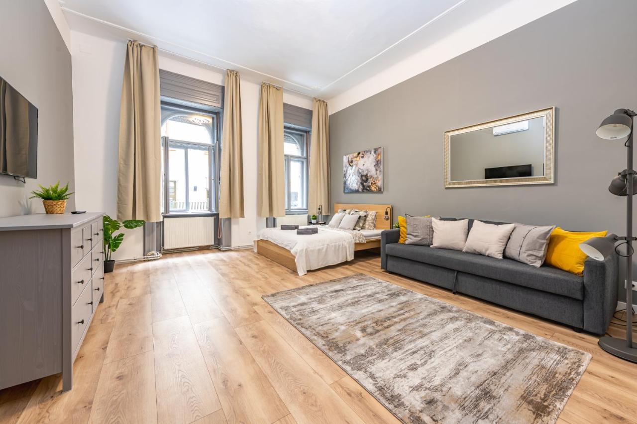 Deluxe Kazincy Apartment In The Heart Of Будапеща Екстериор снимка