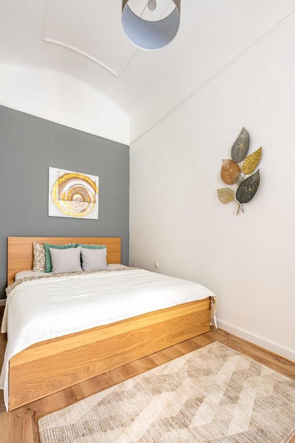 Deluxe Kazincy Apartment In The Heart Of Будапеща Екстериор снимка