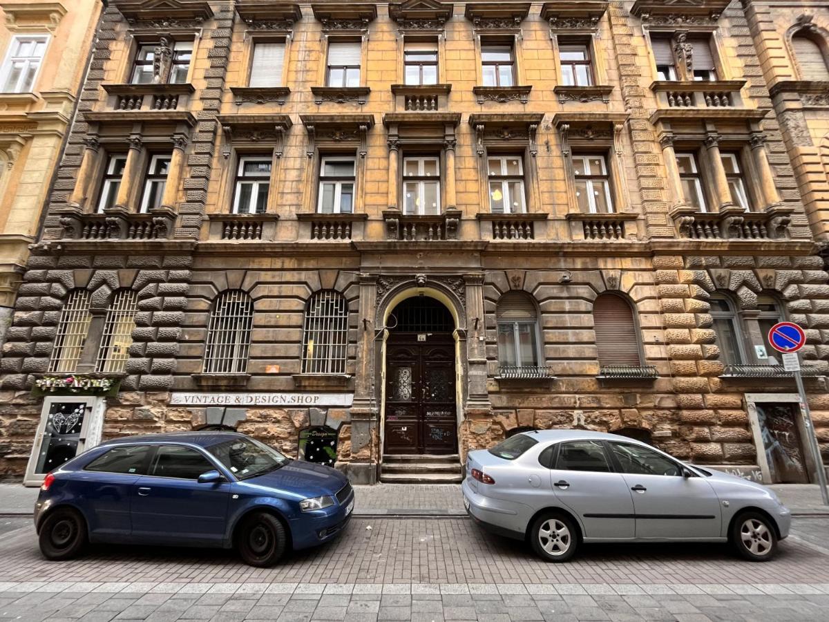 Deluxe Kazincy Apartment In The Heart Of Будапеща Екстериор снимка